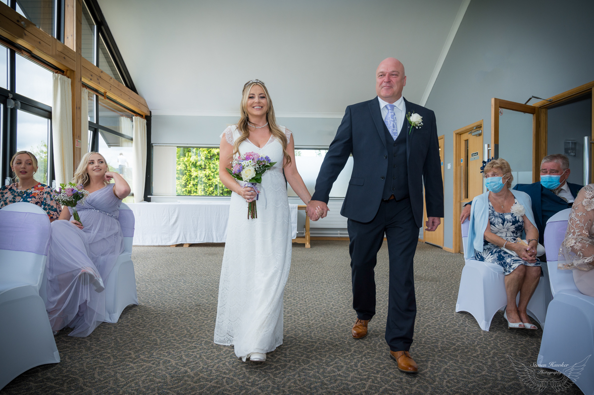 Bride arrives with father at Tredegar Park Golf Club